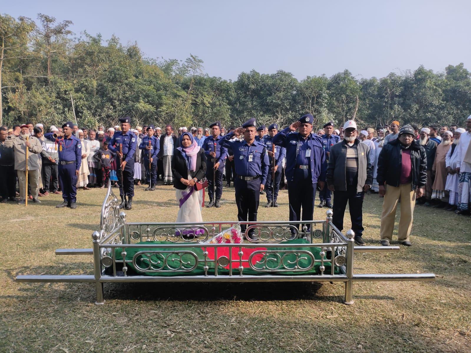 আলমডাঙ্গায় রাষ্ট্রীয় মর্যাদায় দুই বীর মুক্তিযোদ্ধার দাফন সম্পন্ন