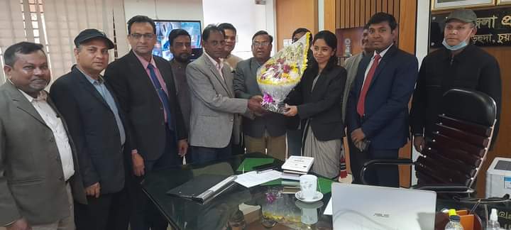 দামুড়হুদার নবাগত ইউএনও’কে শিল্পকলা একাডেমির ফুলেল শুভেচ্ছা