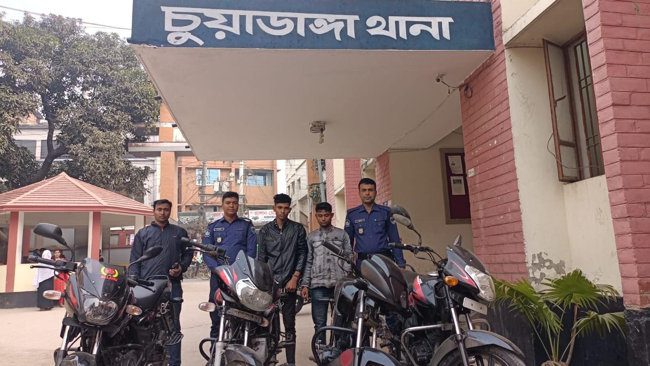 আলমডাঙ্গায় চোর চক্রের দুজন আটক, চোরাই মোটরসাইকেল উদ্ধার