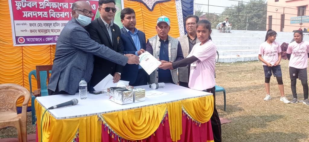 চুয়াডাঙ্গায় ১০ দিনের ফুটবল প্রশিক্ষণ সম্পন্ন