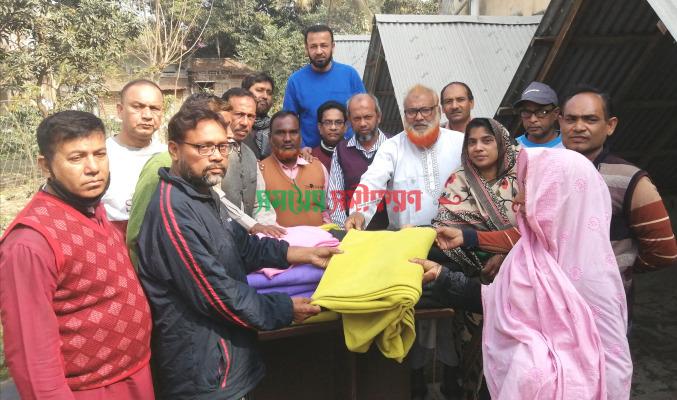 দামুড়হুদায় শীতার্তদের মাঝে কম্বল বিতরণ