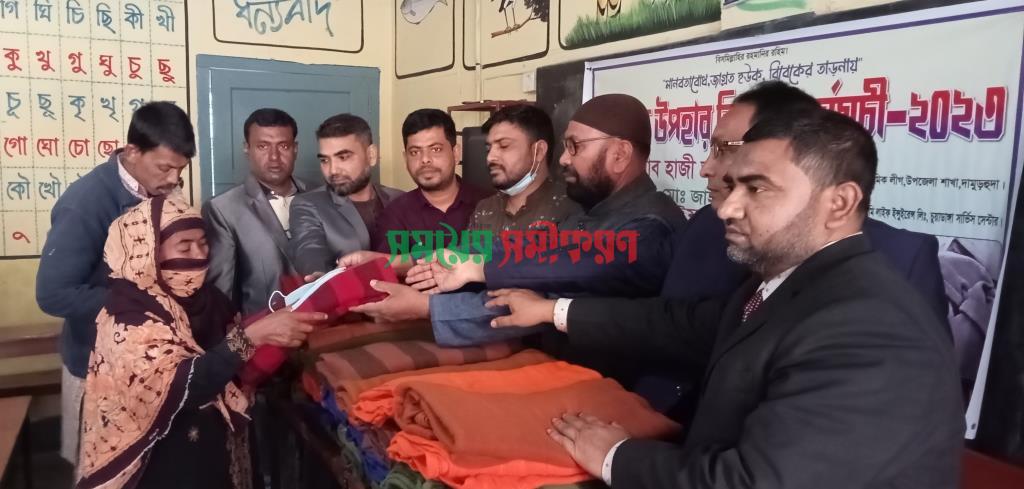 দামুড়হুদায় শীতার্তদের মাঝে শীতবস্ত্র বিতরণ