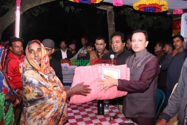 চুয়াডাঙ্গার বিভিন্ন স্থানে কম্বল বিতরণকালে কৃতী ব্যবসায়ী দিলীপ কুমার আগরওয়ালা
