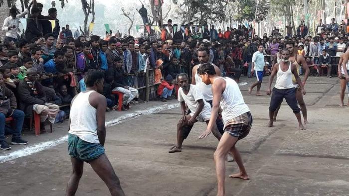 মিঠে শৈশবের সাথে বিলুপ্ত প্রায় গ্রামীণ খেলাধুলা