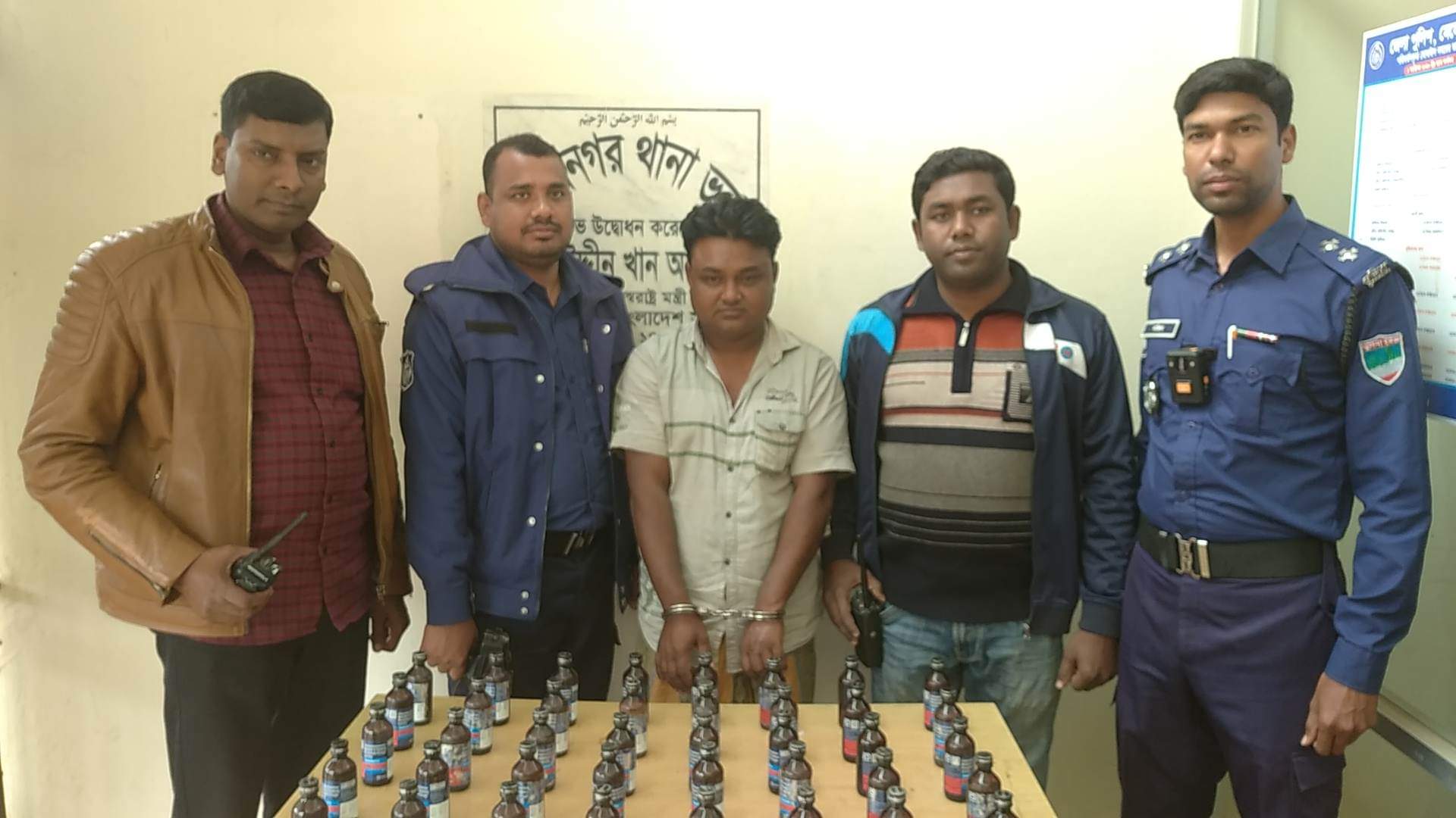 মুজিবনগরে ফেনসিডিলসহ পাচারকারী আটক