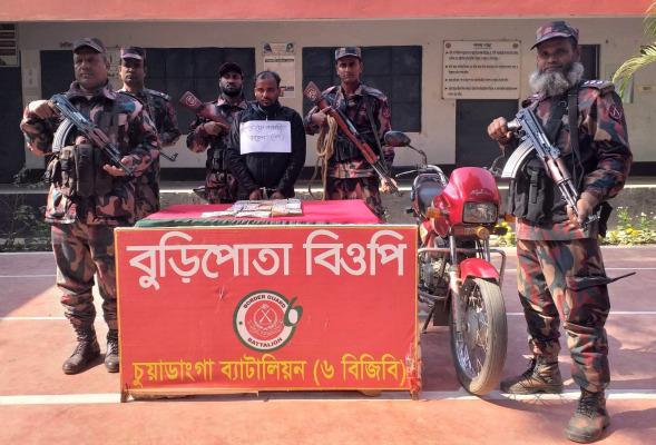 মেহেরপুরে ৩৮ হাজার ডলার ও ১৭ লাখ টাকাসহ হুন্ডি ব্যবসায়ী আটক