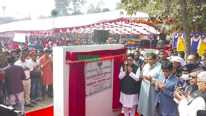 আমঝুপিতে স্টেডিয়ামের ভিত্তিপ্রস্তর উদ্বোধনকালে যুব ও ক্রীড়া প্রতিমন্ত্রী জাহিদ আহসান