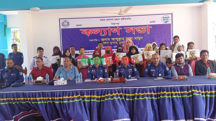 চুয়াডাঙ্গায় রচনা প্রতিযোগিতার বিজয়ীদের মধ্যে পুরস্কার বিতরণ অনুষ্ঠানে এসপি আব্দল্লাহ আল মামুন