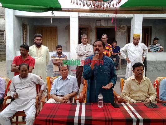 জীবননগর সীমান্ত ইউনিয়নে নেতা-কর্র্মীদের সঙ্গে মতবিনিময়কালে এমপি টগর