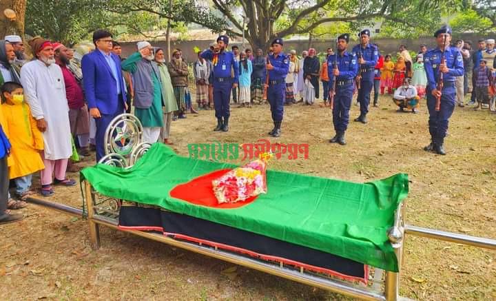 মুজিবনগরে রাষ্ট্রীয় মর্যাদায় বীর মুক্তিযোদ্ধা আব্দুস ছাত্তারের দাফন