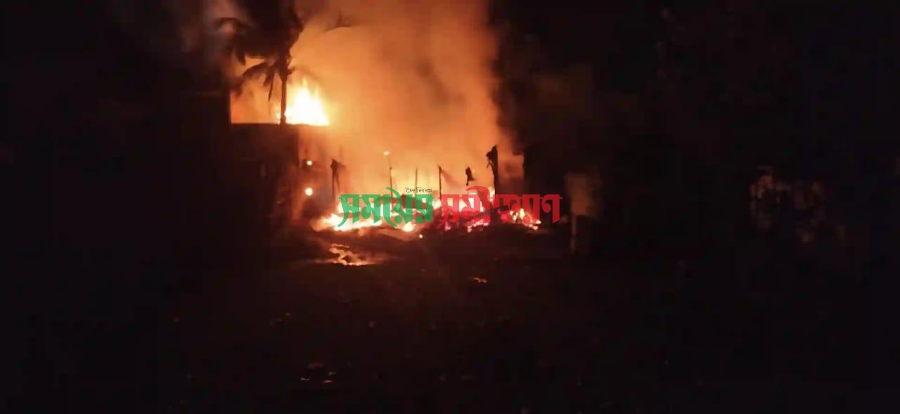 দর্শনার জয়নগর গ্রামে মশার কয়েল থেকে অগ্নিকাণ্ড