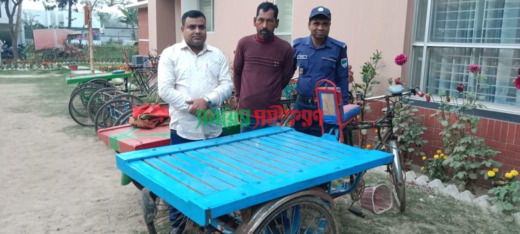 চুয়াডাঙ্গায় পাখিভ্যান চোর চক্রের মূলহোতা জাহাঙ্গীর আটক