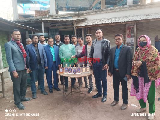 দর্শনায় ৭ বোতল বিলাতি মদসহ দুই মাদক ব্যবসায়ী আটক