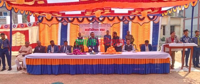 দামুড়হুদায় জঙ্গিবাদ মোকাবিলা ও শিক্ষার মানোন্নয়নে মতবিনিময়কালে ডিসি আমিনুল ইসলাম