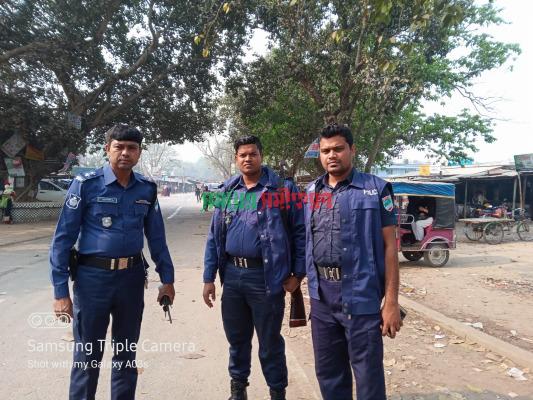 দামুড়হুদায় যানজট মুক্তকরণে পুলিশের তৎপরতা
