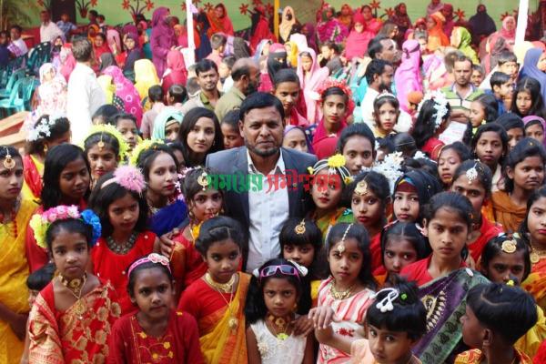 প্রধান শিক্ষকের বর্ণাঢ্য বিদায় সংবর্ধনা