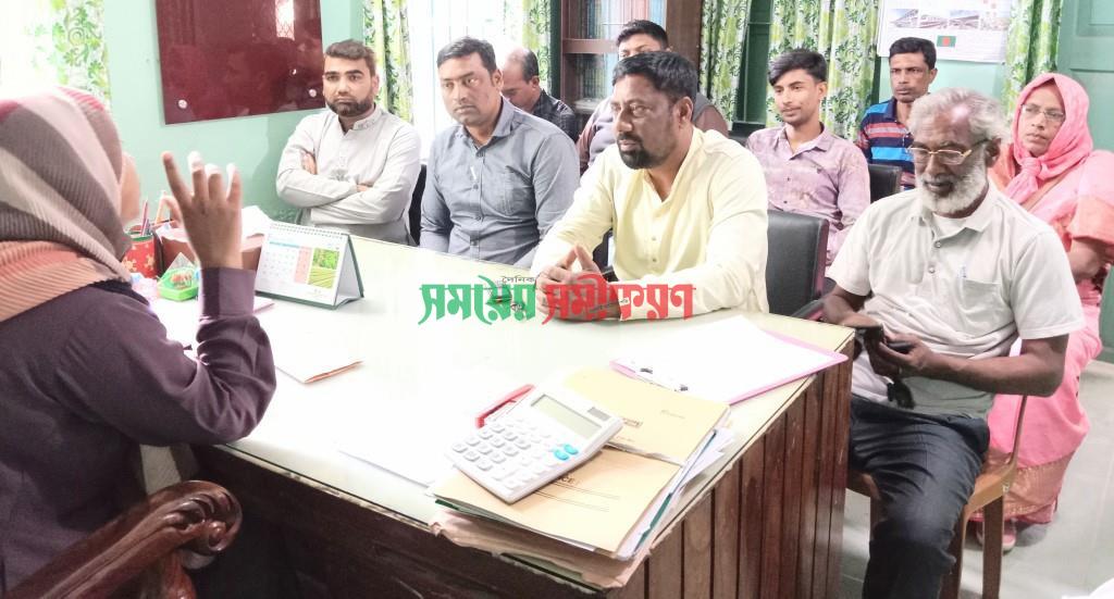 দামুড়হুদা মহিলাবিষয়ক কর্মকর্তার সঙ্গে লোকমোর্চার মতবিনিময়