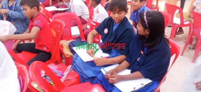 জীবননগরে শিক্ষার্থীদের সুন্দর হাতের লেখা প্রতিযোগিতায় অব্যবস্থাপনা