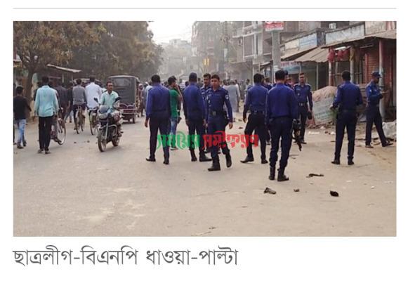 ঝিনাইদহের কালীগঞ্জে শহিদ মিনারে শ্রদ্ধা জানাতে গিয়ে