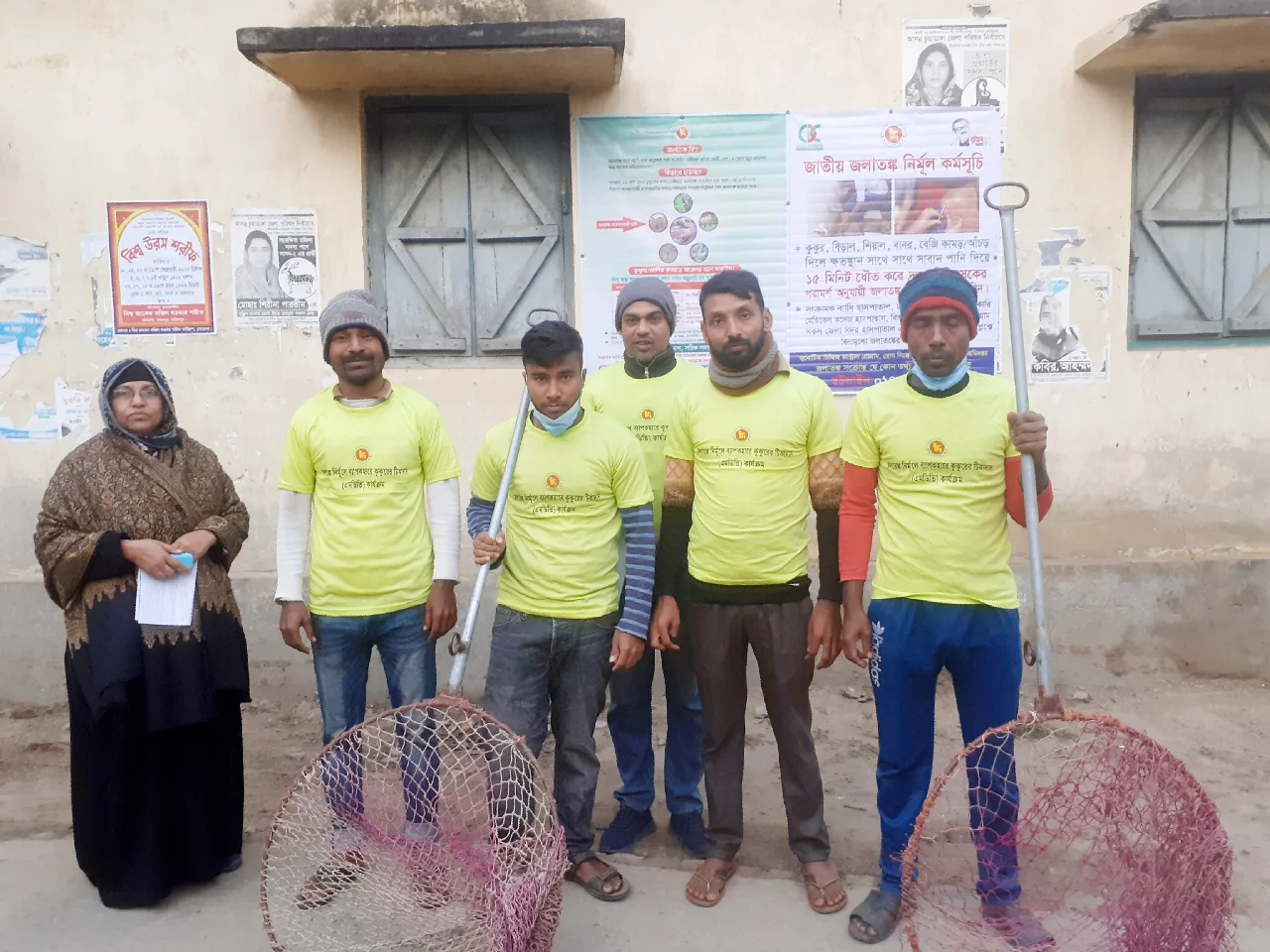 আন্দুলবাড়ীয়ায় জলাতঙ্ক নির্মূলে কুকুরের শরীরে ভ্যাকসিন