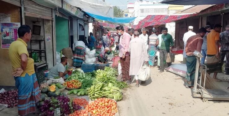 চাহিদা মতো সবজি না কিনেই বাড়ি ফিরছেন ক্রেতারা
