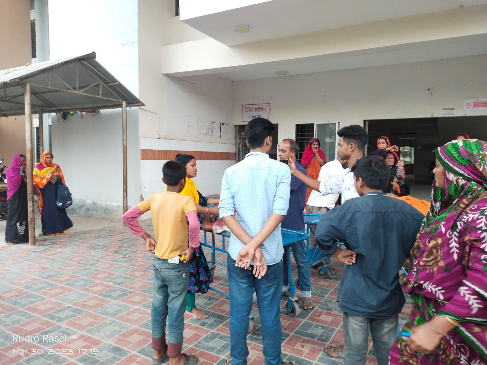 আলমডাঙ্গায় ইটবাহী ট্রাক্টরের ধাক্কায় ভ্যান আরোহীর মৃত্যু