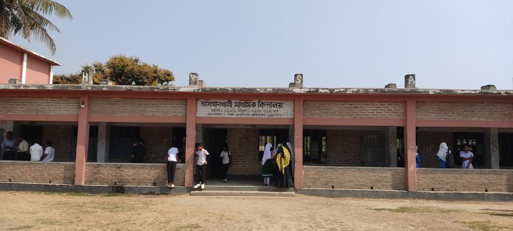 আসমানখালী মাধ্যমিক বিদ্যালয়ের সভাপতি ও প্রধান শিক্ষকের বিরুদ্ধে নানা অনিয়মের অভিযোগ