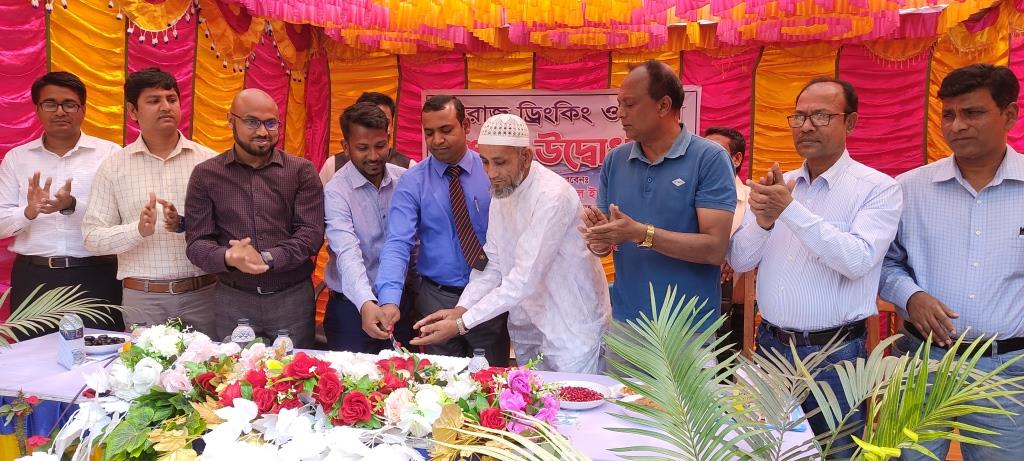 চুয়াডাঙ্গায় ফারাজ ড্রিংকিং ওয়াটারের কারখানার উদ্বোধনকালে ডিসি আমিনুল ইসলাম