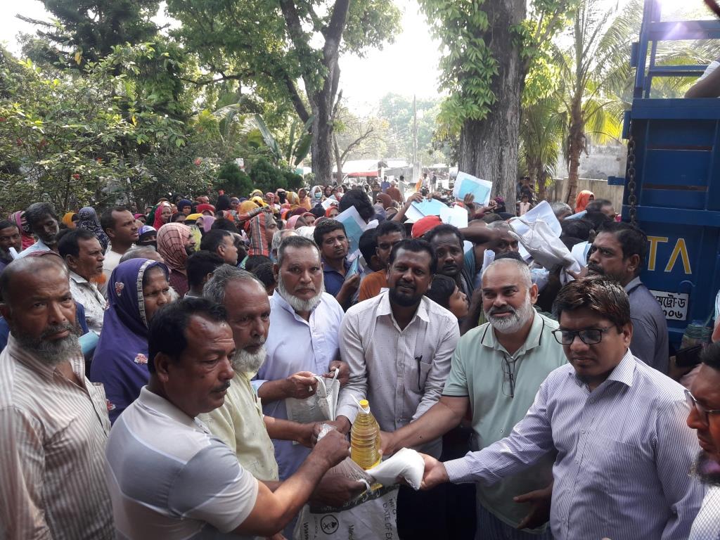 জীবননগরে রমজান উপলক্ষে টিসিবির পণ্য বিক্রির উদ্বোধন