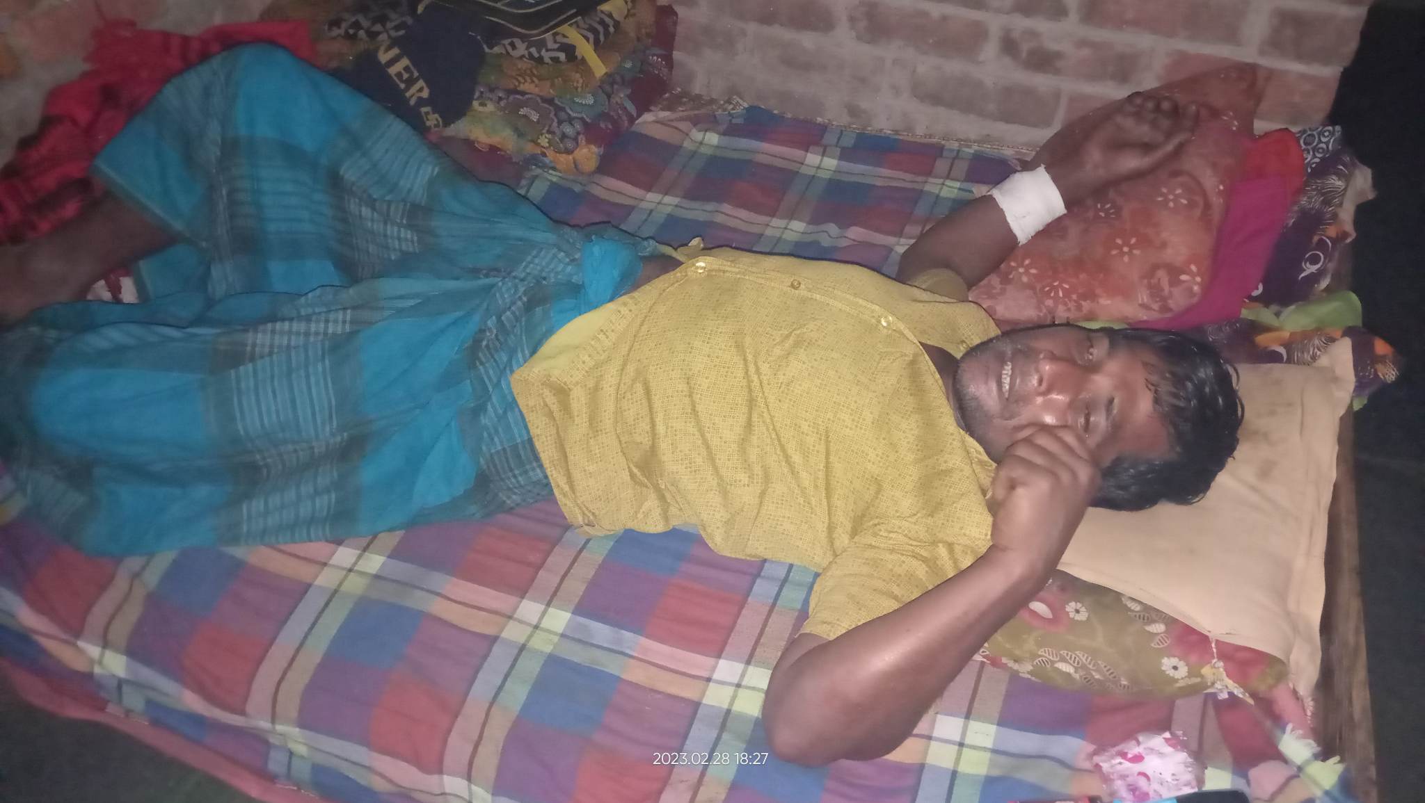 বেগমপুরে মুক্তিযোদ্ধার স্ত্রী, সন্তান ও পুত্রবধূকে পিটিয়ে জখম