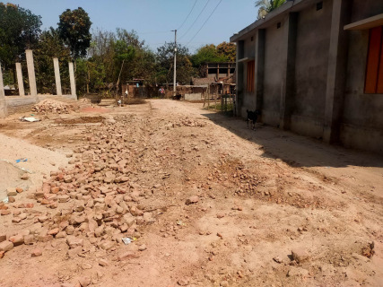 রাস্তার ইট তুলল আ.লীগ নেতা, বিপাকে ৯ পরিবার