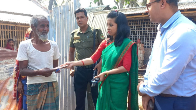 হরিশ্চন্দ্রপুরে গোয়ালঘর থেকে অগ্নিকান্ডে বসতঘর পুড়ে ছাই