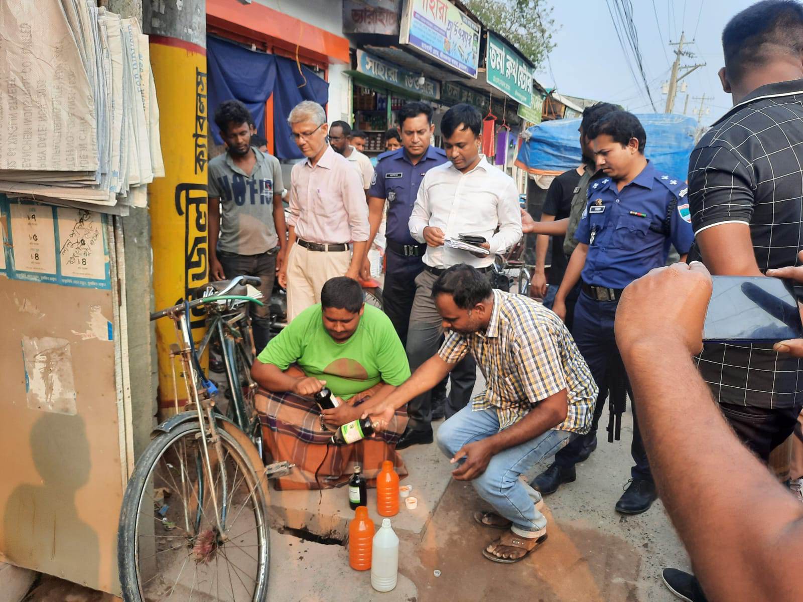 নানা অনিয়মের অভিযোগে জীবননগর ও কার্পাসডাঙ্গায় অভিযান