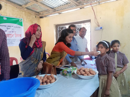 চুয়াডাঙ্গা ও ঝিনাইদহে শিক্ষার্থীদের ডিম ও দুধ খাওয়ানোর মধ্যদিয়ে প্রাণিসম্পদ সেবা সপ্তাহ পালিত