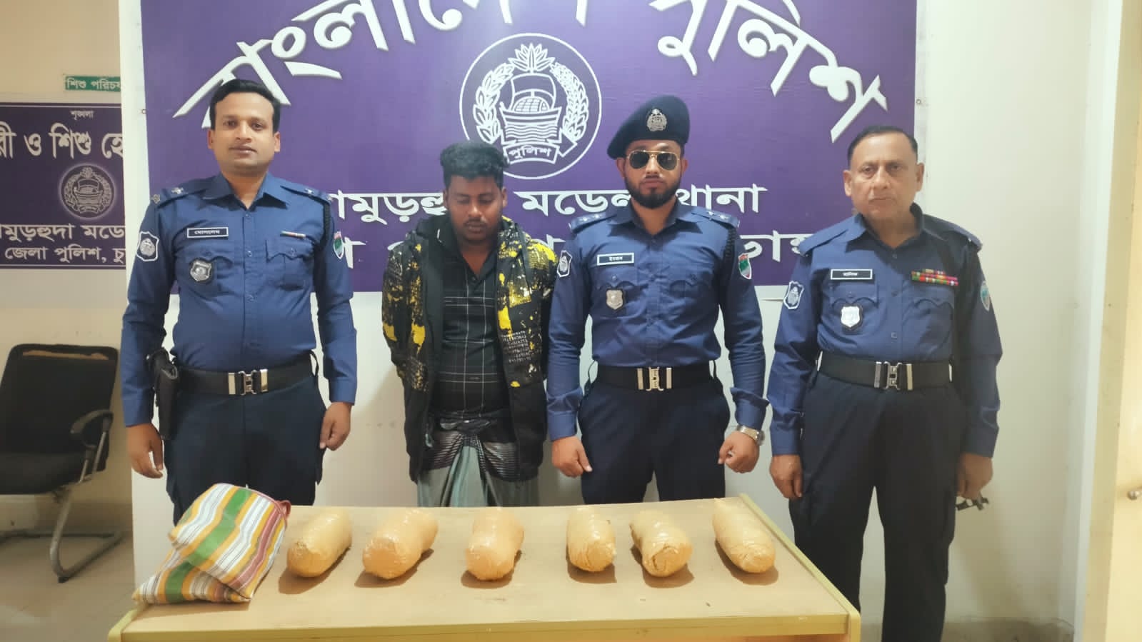 কার্পাসডাঙ্গায় ৩ কেজি গাঁজাসহ যুবক আটক