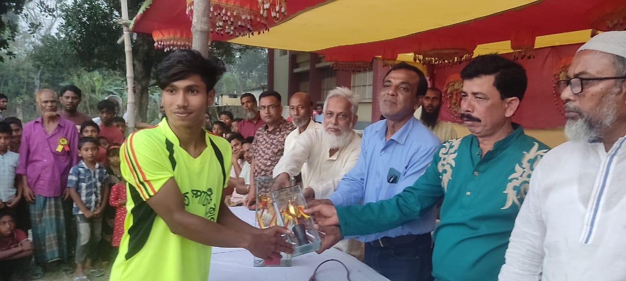 চুয়াডাঙ্গার গাইদঘাটে প্রীতি ফুটবল ম্যাচ অনুষ্ঠিত