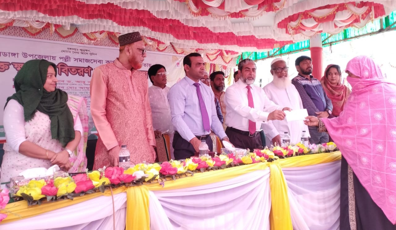 আলমডাঙ্গায় সুদমুক্ত ক্ষুদ্র ঋণ বিতরণ অনুষ্ঠানে সমাজসেবা অধিদপ্তরের মহাপরিচালক ড. আবু সালেহ