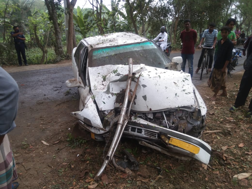 দর্শনা-চুয়াডাঙ্গা আঞ্চলিক মহাসড়কে কুকুর বাঁচাতে গিয়ে দুর্ঘটনা