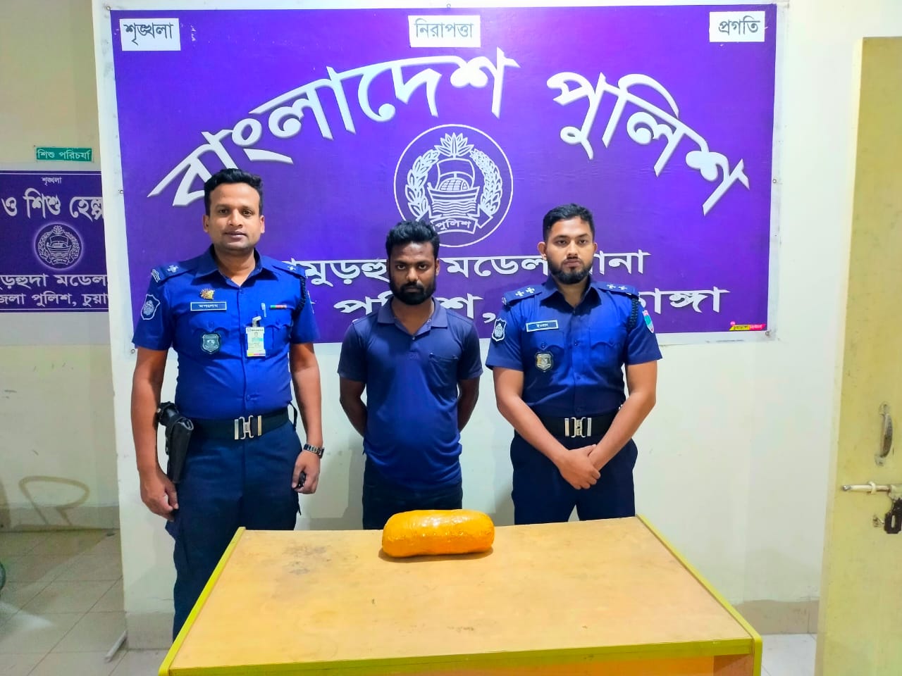 কার্পাসডাঙ্গায় এক কেজি গাঁজাসহ মাদক ব্যবসায়ী আটক