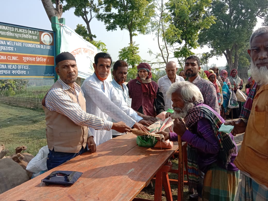 আলমডাঙ্গায় পবিত্র রমজান উপলক্ষে চাল ও অর্থ বিতরণ