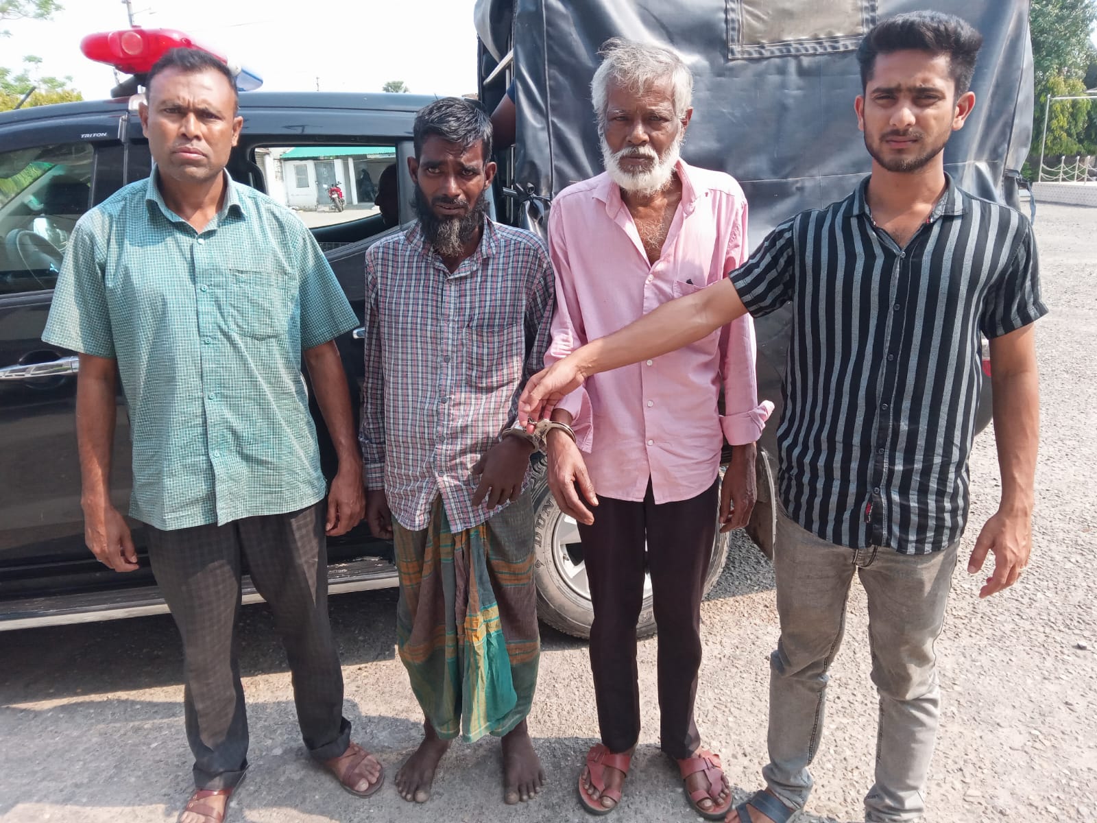 চুয়াডাঙ্গায় গাঁজাসহ আটক তিনজনের জেল-জরিমানা