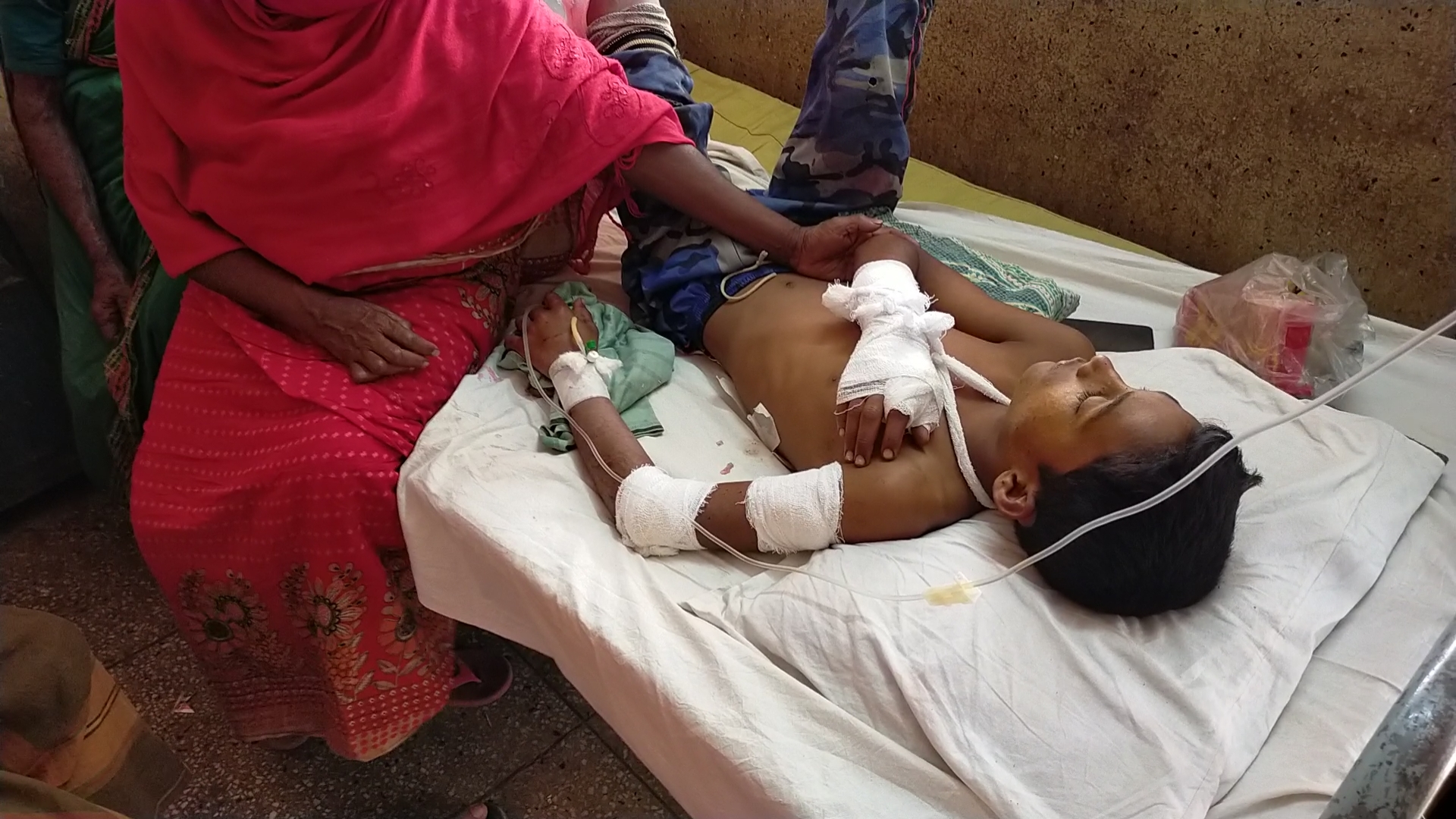 মেহেরপুর সদর থানা চত্বরে ককটেল বিস্ফোরণ
