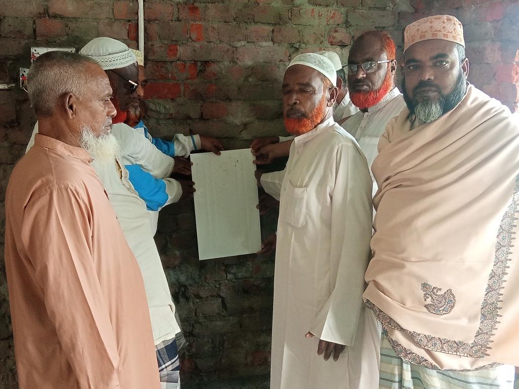 বাদপুকুরিয়া কারীর মোড় জামে মসজিদের টাইলসের কাজ উদ্বোধন