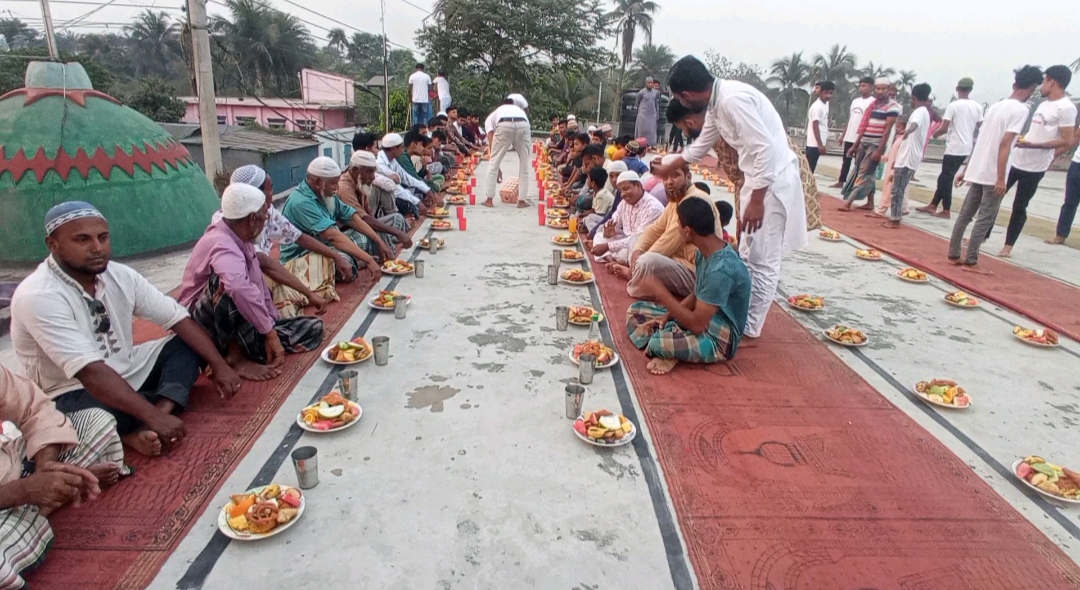 ‘স্বপ্ন ছোঁয়া সামাজিক সংগঠনের’ উদ্যোগে মাসব্যাপী ইফতার বিতরণ
