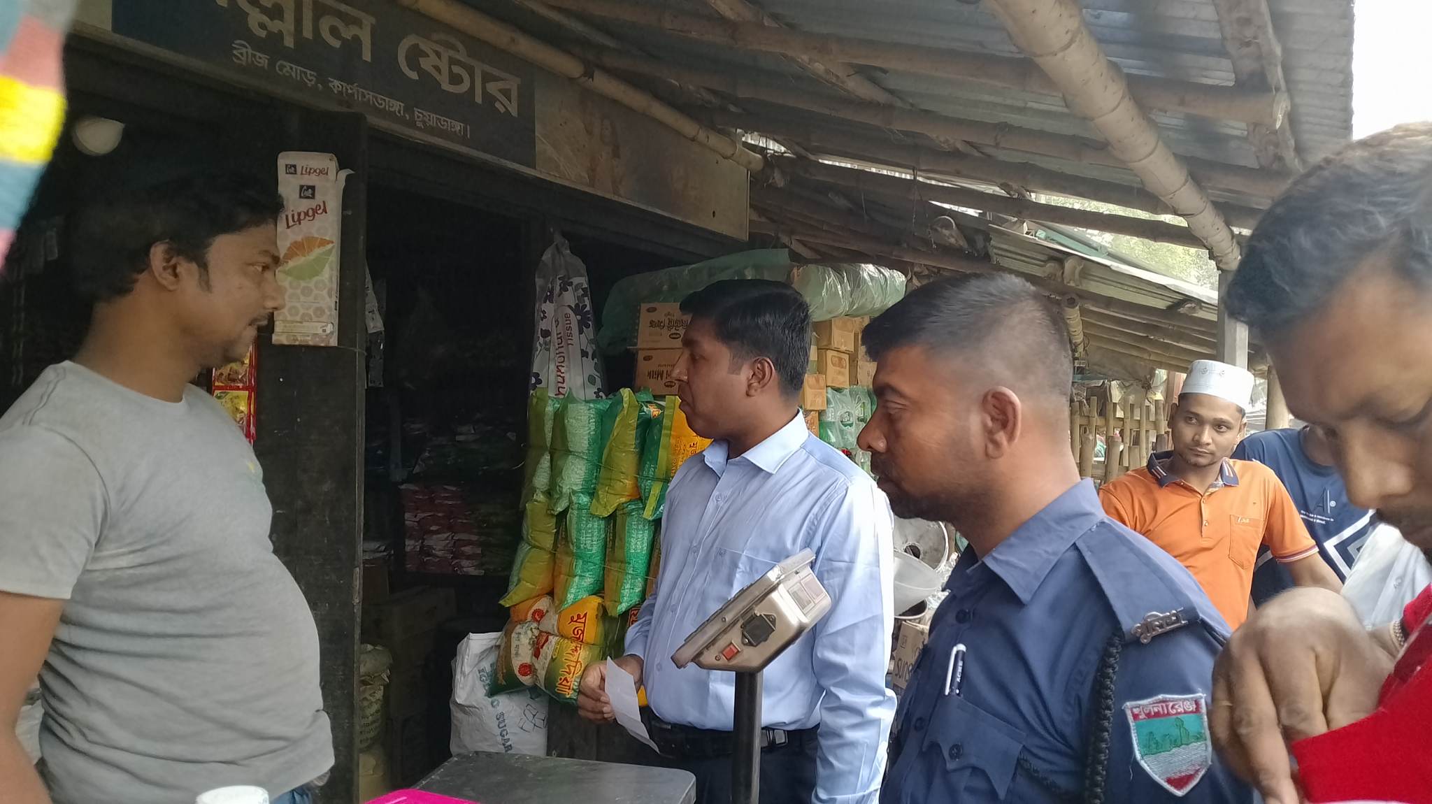 কার্পাসডাঙ্গায় ভ্রাম্যমাণ আদালতে দুই ব্যবসায়ীকে জরিমানা