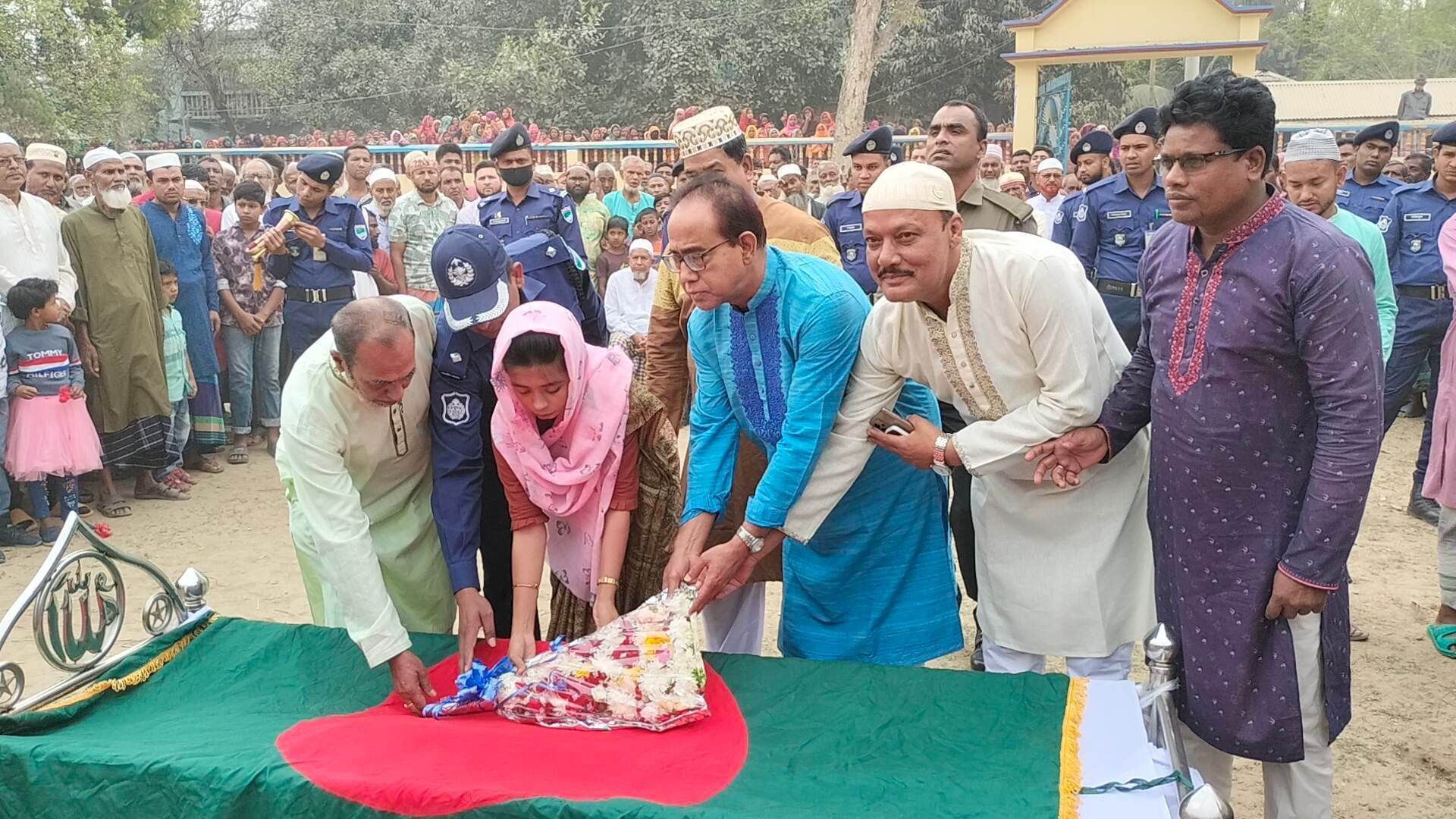 দামুড়হুদায় রাষ্ট্রীয় মর্যাদায় বীর মুক্তিযোদ্ধা ফকির মল্লিকের দাফন