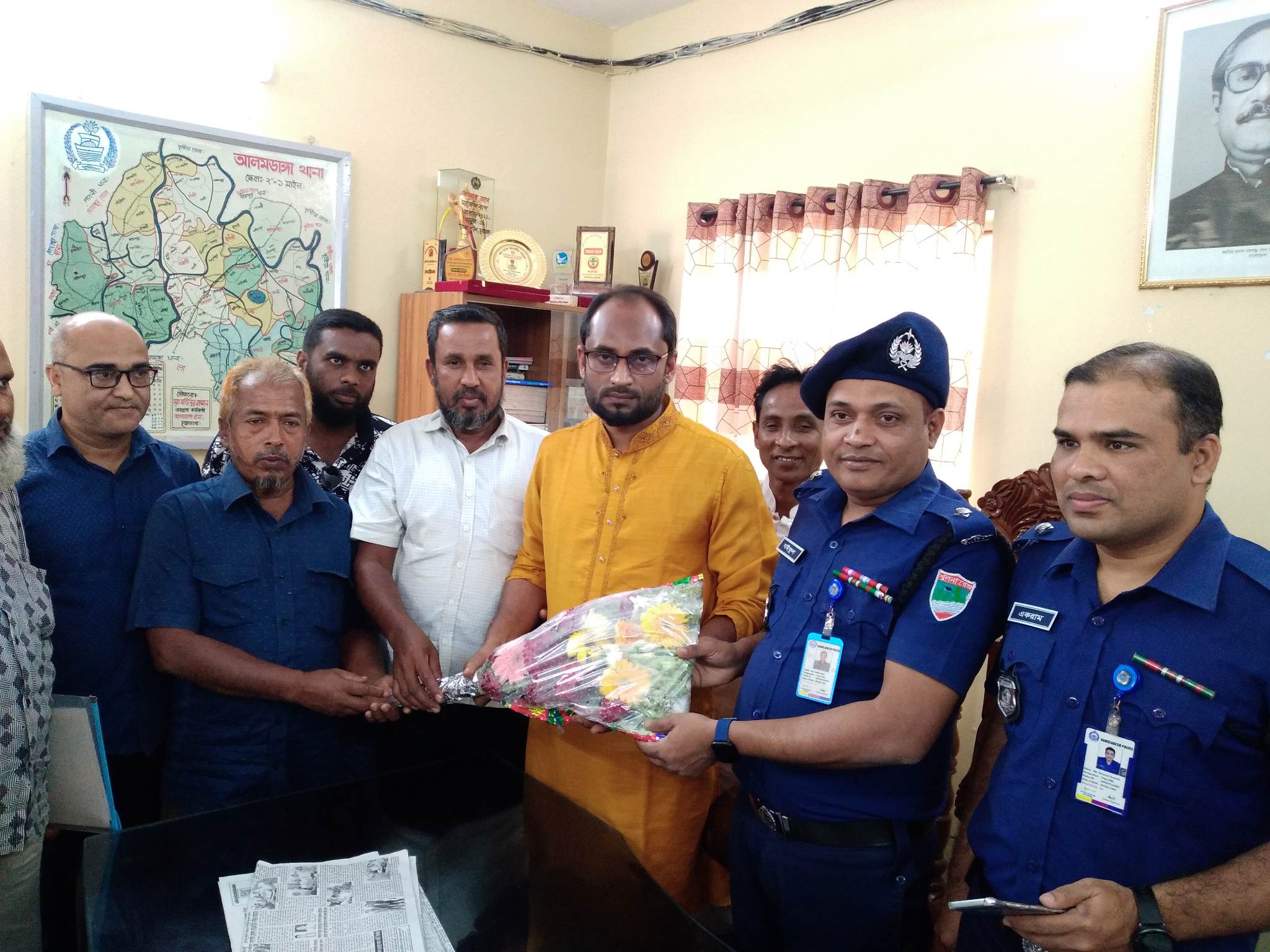আলমডাঙ্গা ইউএনও এবং ওসির সঙ্গে নাগদাহ ইউপির নবনির্বাচিত চেয়ারম্যানের শুভেচ্ছাবিনিময়