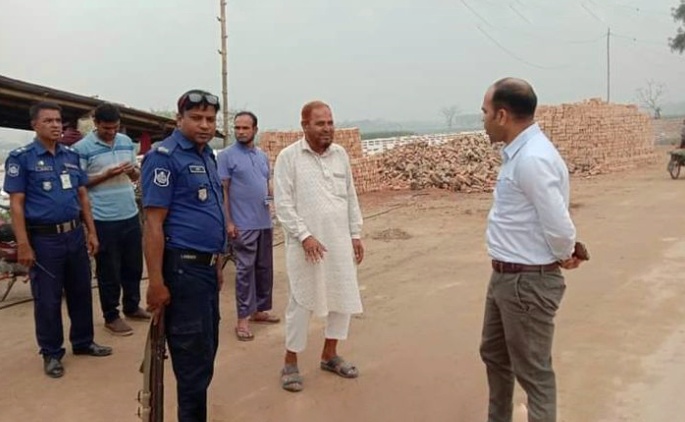 গাংনীতে ৩ ইটভাটা মালিককে ৫৫ হাজার টাকা জরিমানা