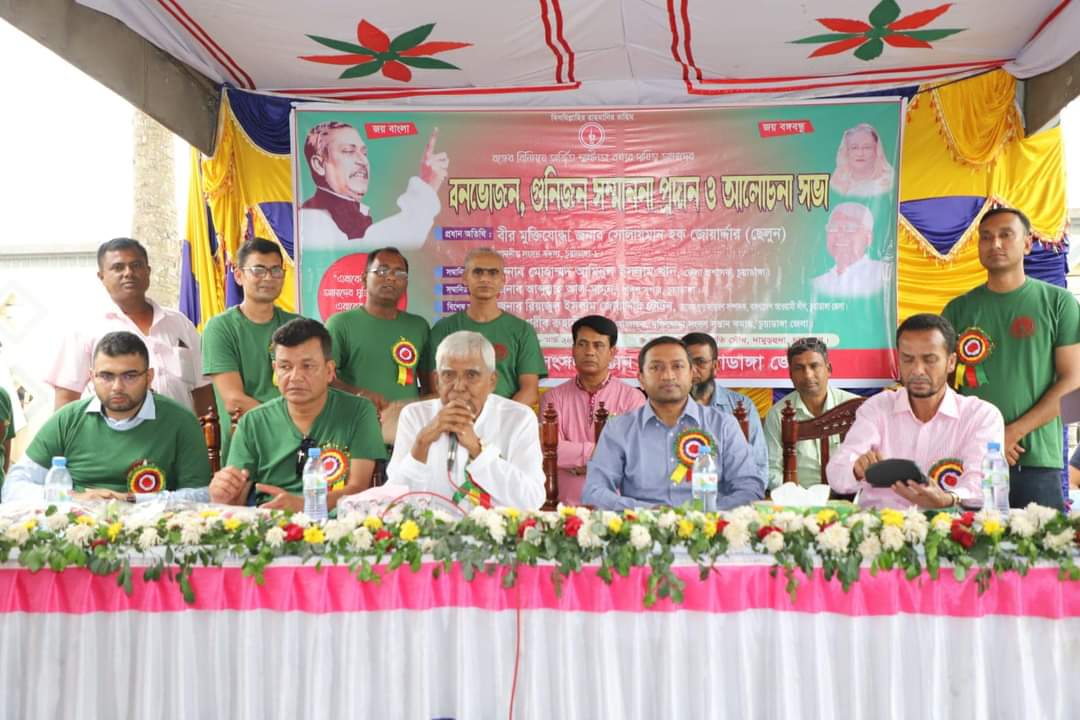 দামুড়হুদার আটকবরে গুণীজন সম্মাননা প্রদান ও আলোচনা সভায় এমপি ছেলুন জোয়ার্দ্দার