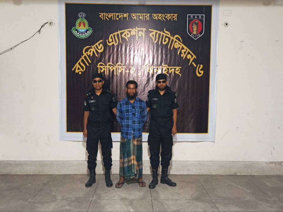 ঝিনাইদহে র‌্যাবের অভিযানে পলাতক আসামি গ্রেপ্তার